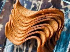 Ресторанные гренки с беконом: Ресторанные гренки с сыром