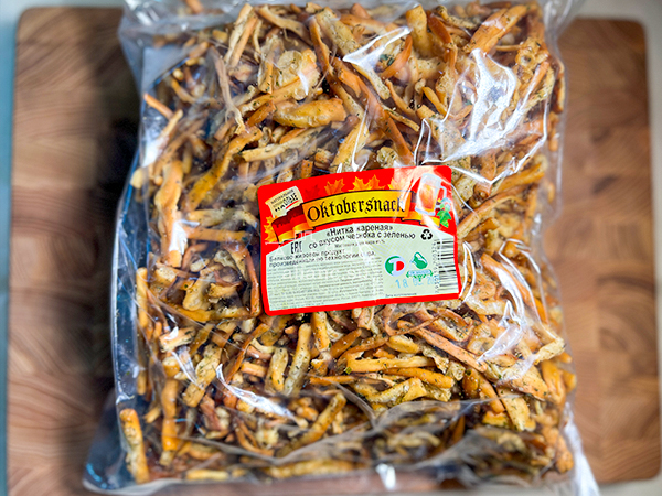 Нитка ЖАРЕНАЯ "Чеснок с зеленью" Oktobersnack 1 кг (сырный продукт) в Лыткарино